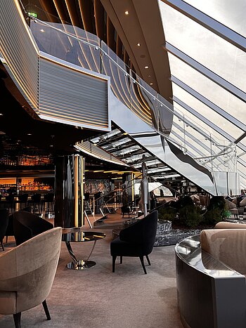 Yacht Club Lounge